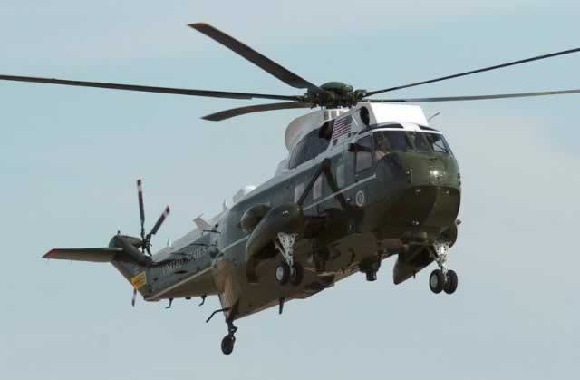 Marine One in flight - Sikorsky VH-3D "Sea King"